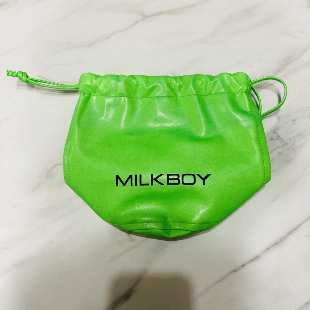 MILKBOY(ミルクボーイ)のMILKBOY ポーチバッグ 巾着バッグ ネオングリーン 新品未使用品 レディースのバッグ(ショルダーバッグ)の商品写真