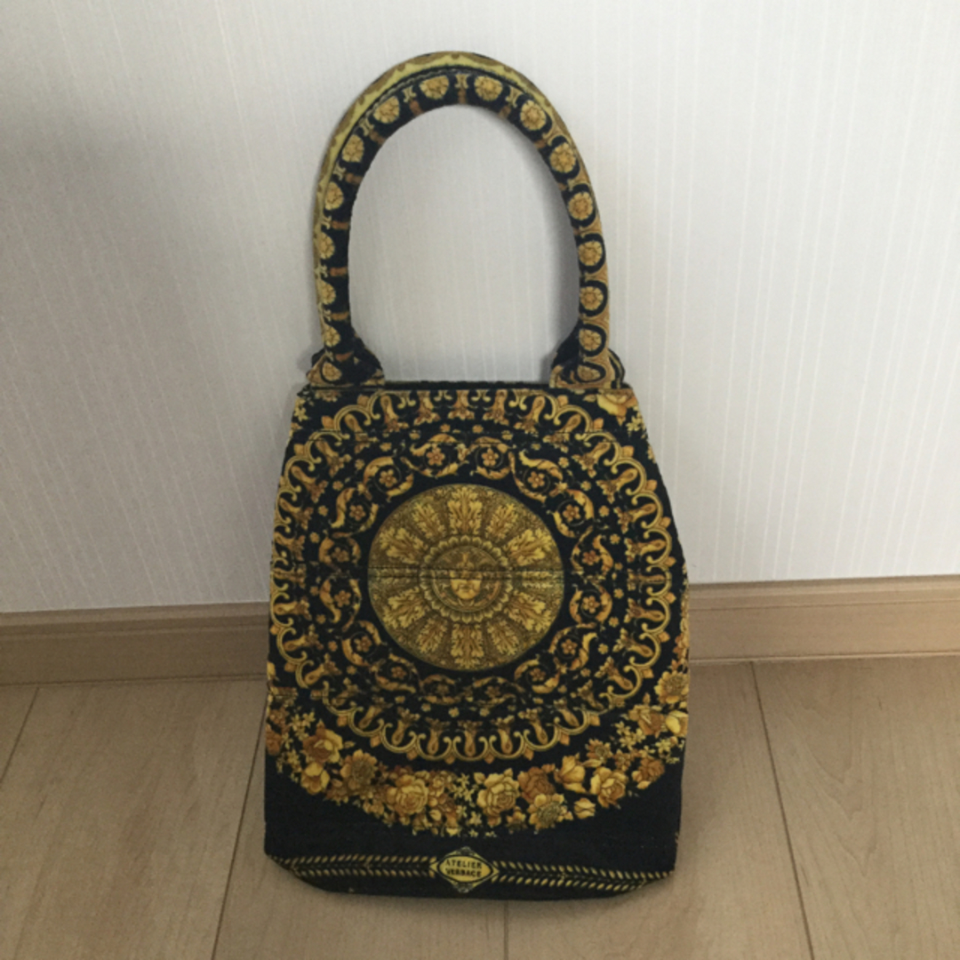 Gianni Versace(ジャンニヴェルサーチ)のversace ヴェルサーチ バロック柄ハンドバッグベルサーチ レディースのバッグ(ハンドバッグ)の商品写真