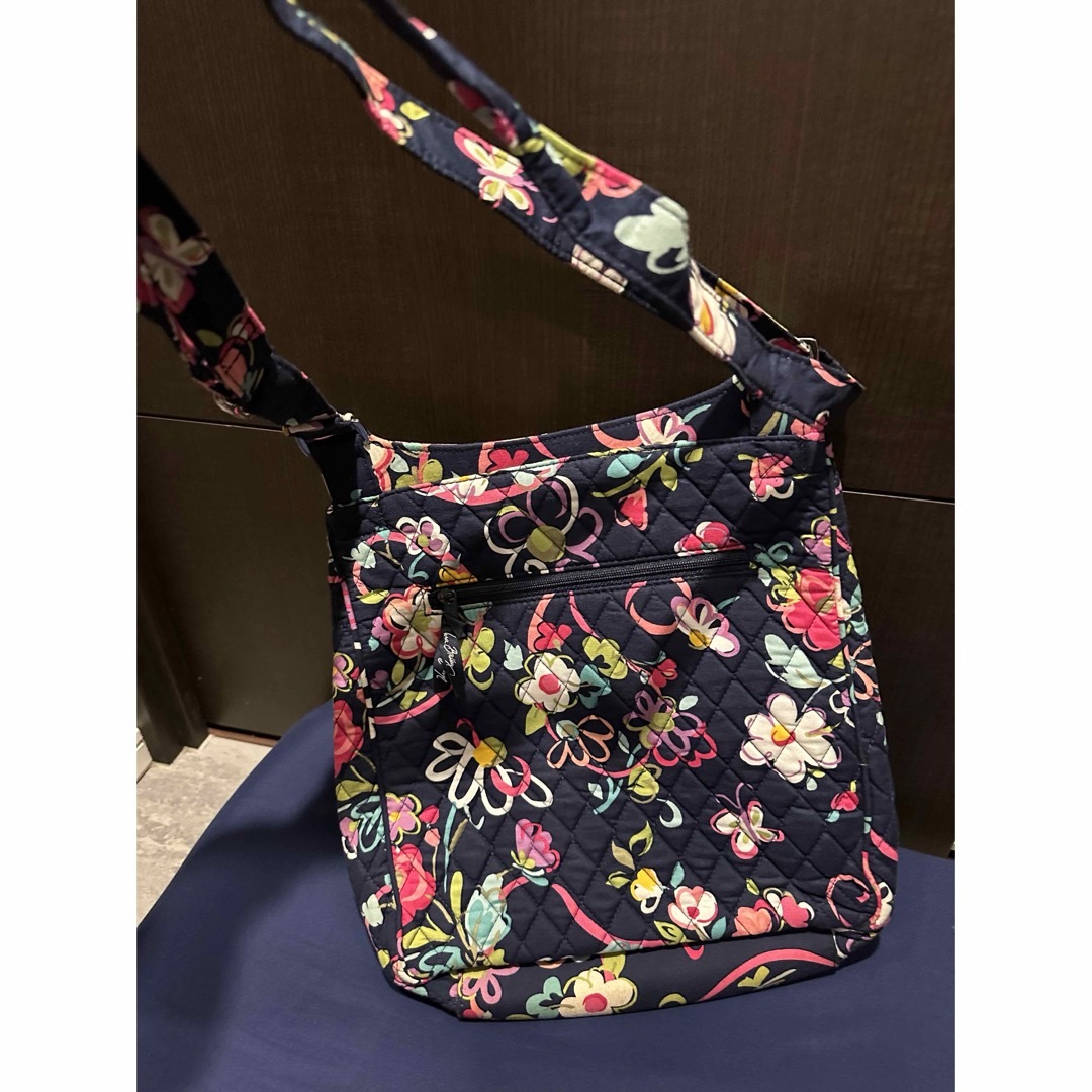 Vera Bradley(ヴェラブラッドリー)のヴェラブラッドリー　バッグ　斜め掛けバッグ　メールバッグ レディースのバッグ(ショルダーバッグ)の商品写真