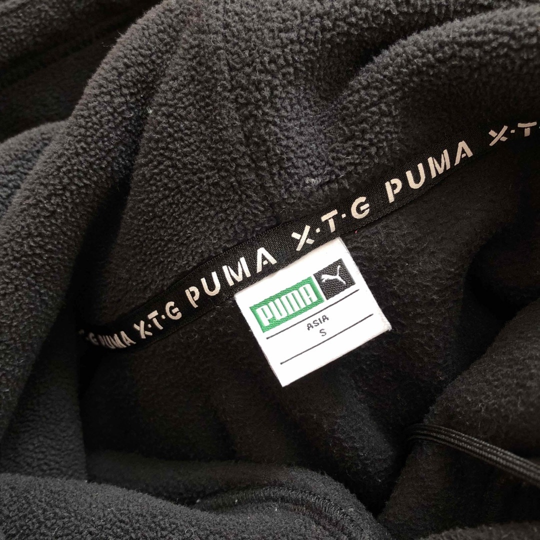 PUMA(プーマ)のPUMA クロップドパーカー　ショート丈　ブラック レディースのトップス(パーカー)の商品写真