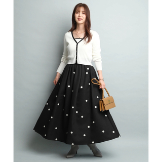 【新品】JUSGLITTY 裾刺繍フレアスカート 黒