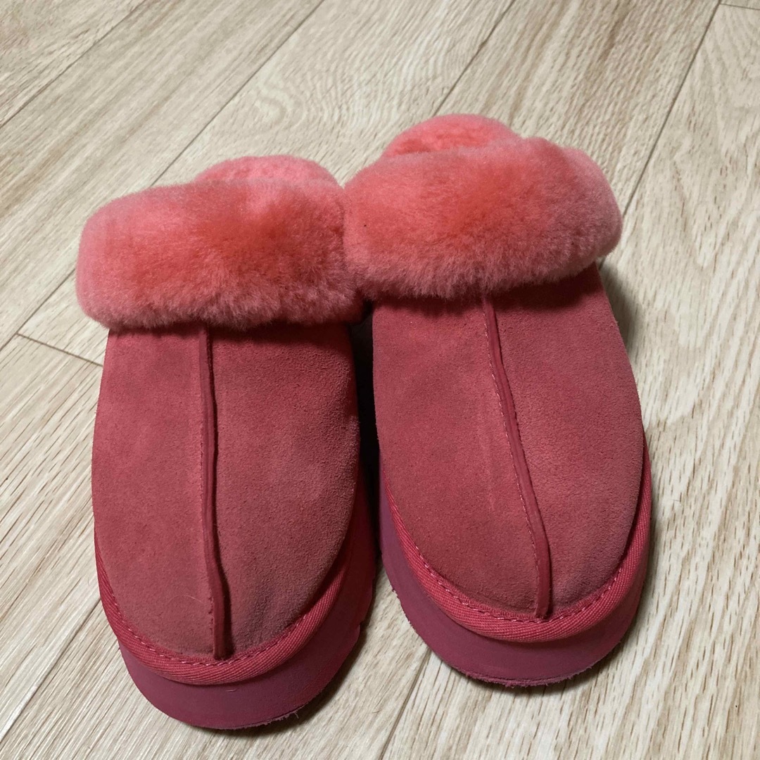 UGG(アグ)のUGG 厚底スリッパ　数回使用　 レディースの靴/シューズ(スリッポン/モカシン)の商品写真