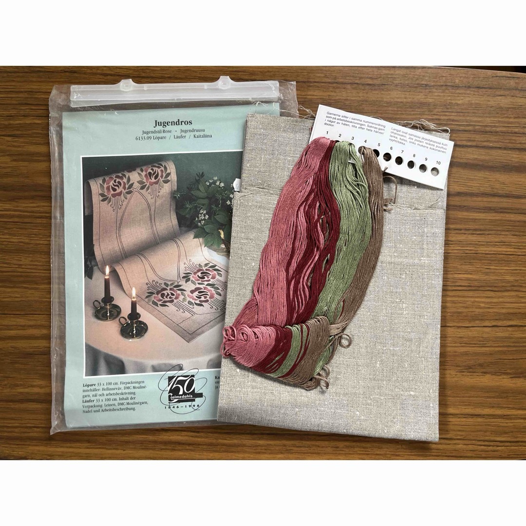DMC(ディーエムシー)の刺繍キット　北欧 ハンドメイドの素材/材料(生地/糸)の商品写真