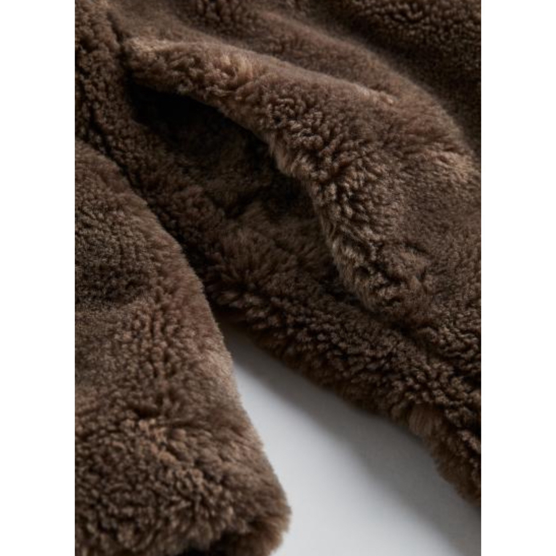 H&M(エイチアンドエム)のH&Mフラッフィーコート　ダークベージュ レディースのジャケット/アウター(毛皮/ファーコート)の商品写真