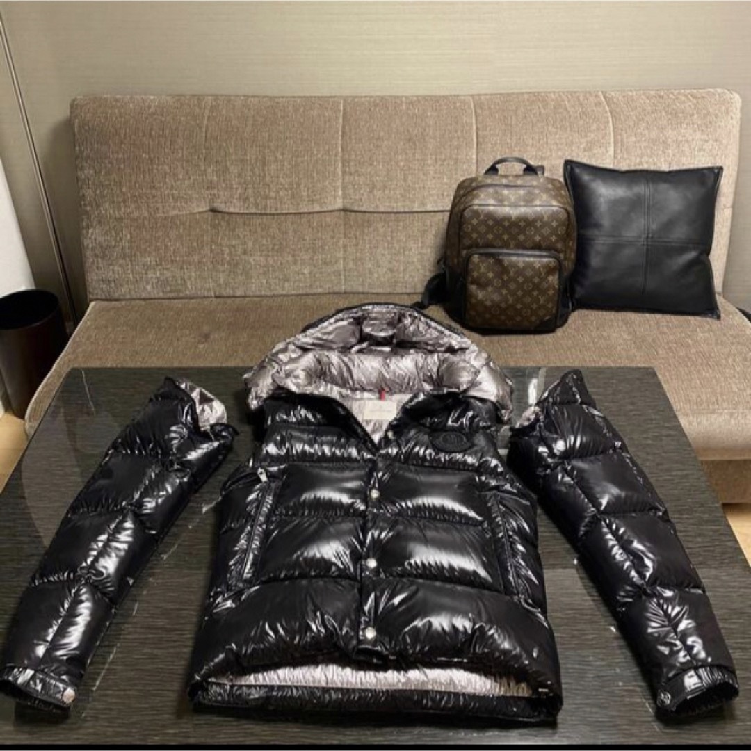 MONCLER(モンクレール)のモンクレール　ダウン メンズのジャケット/アウター(ダウンジャケット)の商品写真