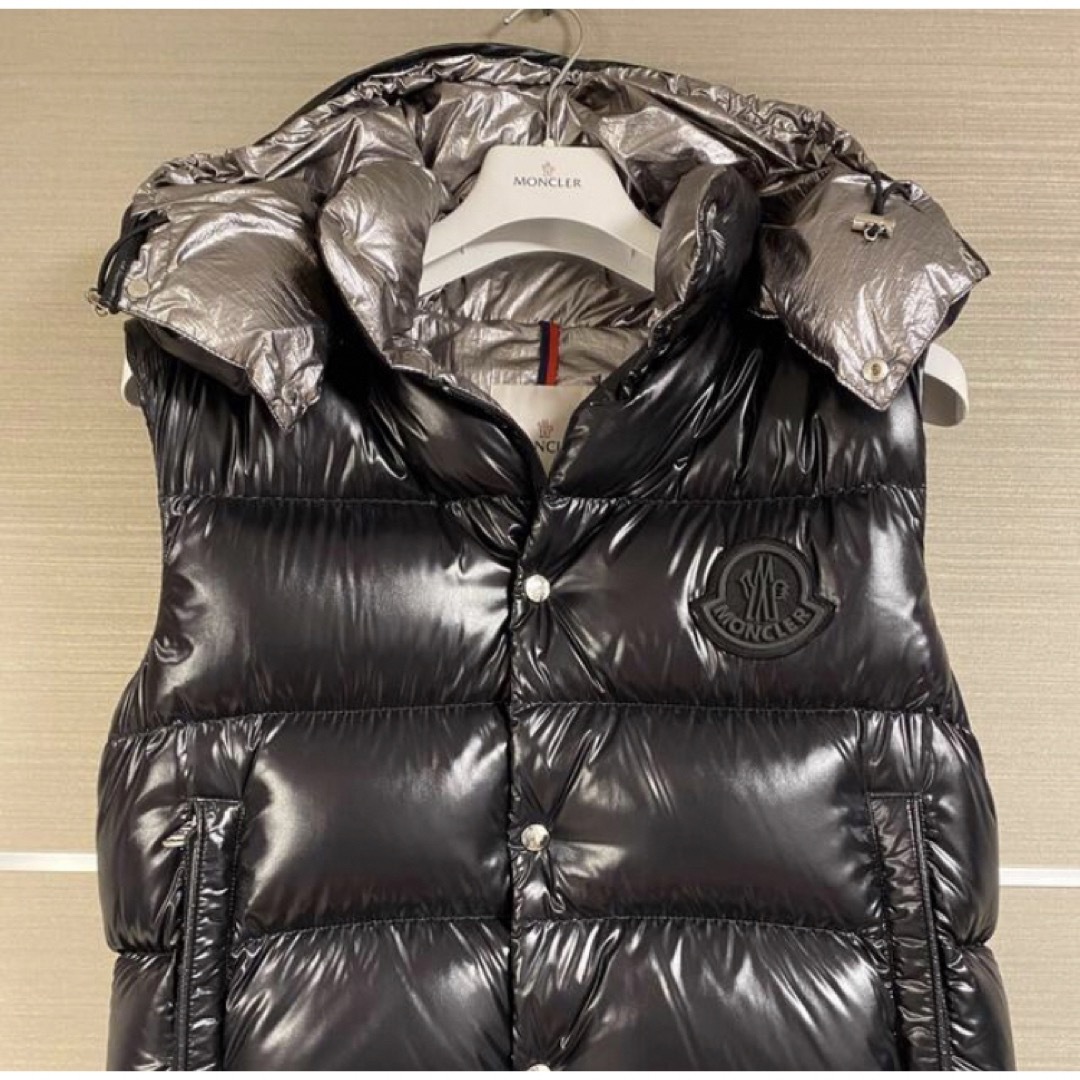 MONCLER(モンクレール)のモンクレール　ダウン メンズのジャケット/アウター(ダウンジャケット)の商品写真