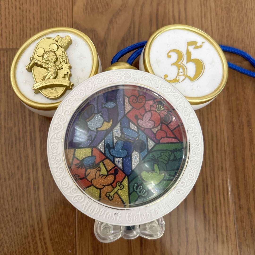 Disney(ディズニー)の東京ディズニーランド３５周年⭐︎ミッキー　光るペンダント⭐︎2個セット　中古品 エンタメ/ホビーのおもちゃ/ぬいぐるみ(キャラクターグッズ)の商品写真