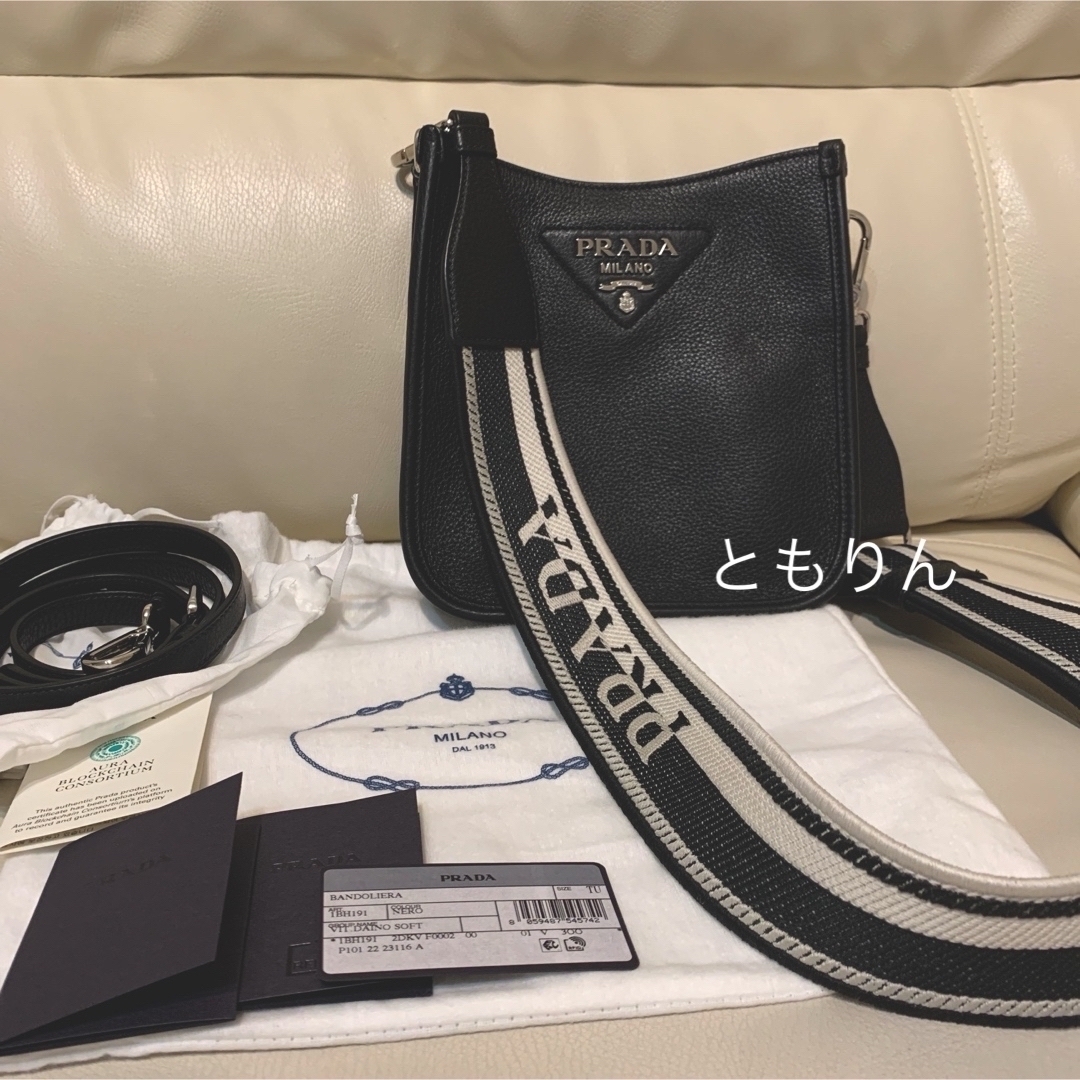 PRADA(プラダ)のご専用です　新品　プラダ　レザー メタルロゴ ショルダーバッグ レディースのバッグ(ショルダーバッグ)の商品写真