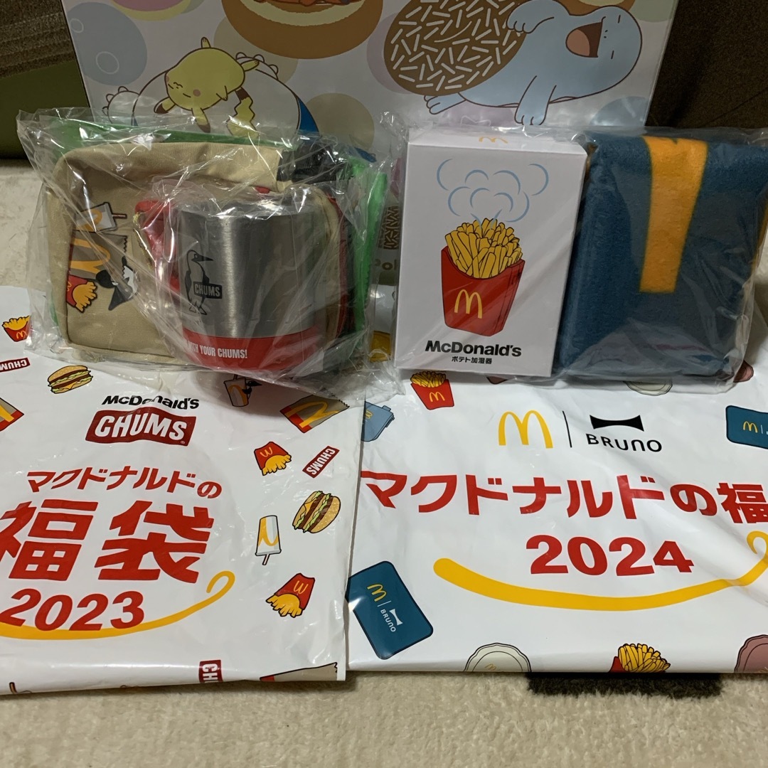 マクドナルド(マクドナルド)のマクドナルドの福袋 2023 & 2024 グッズセット & スタバトートバッグ エンタメ/ホビーのコレクション(ノベルティグッズ)の商品写真