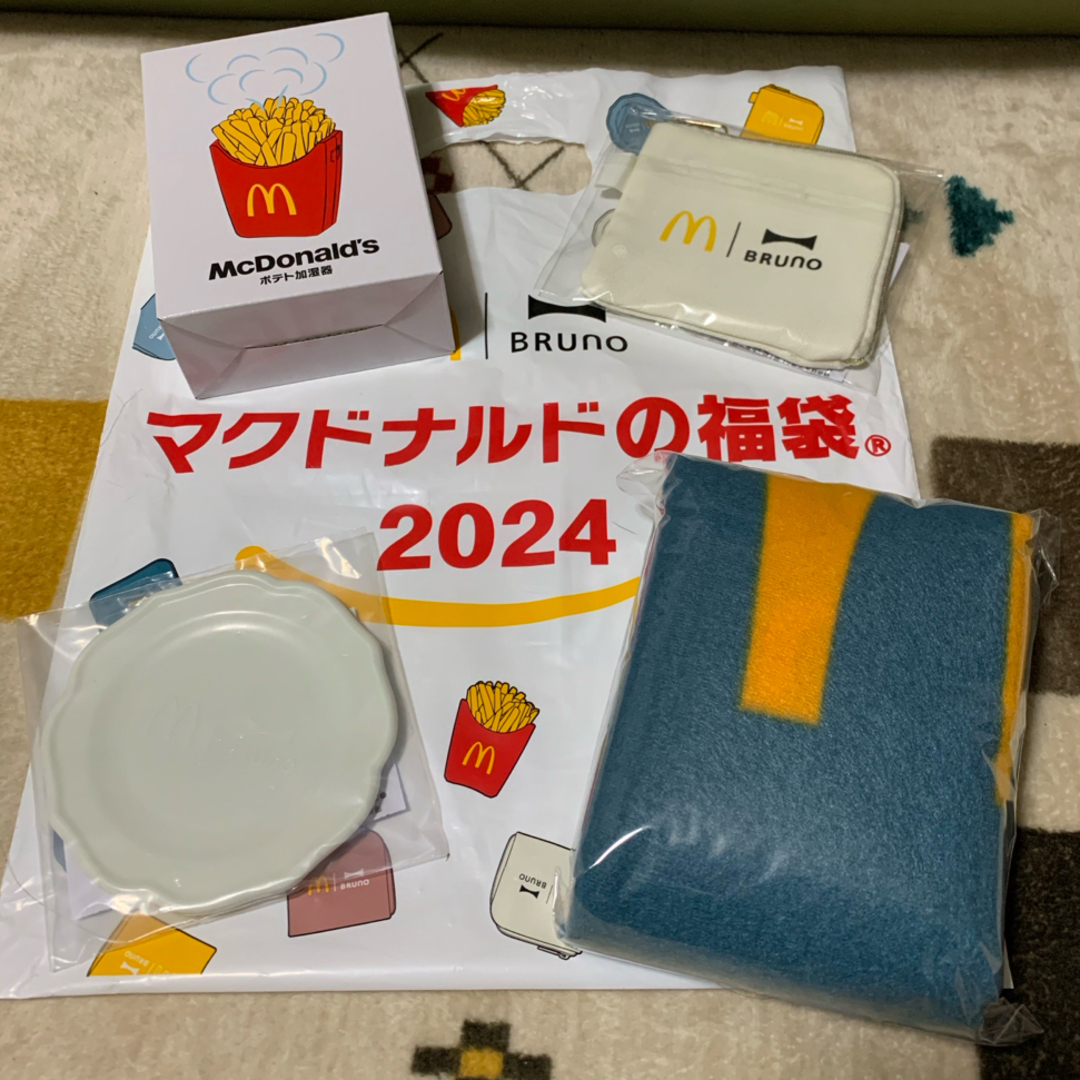 マクドナルド(マクドナルド)のマクドナルドの福袋 2023 & 2024 グッズセット & スタバトートバッグ エンタメ/ホビーのコレクション(ノベルティグッズ)の商品写真