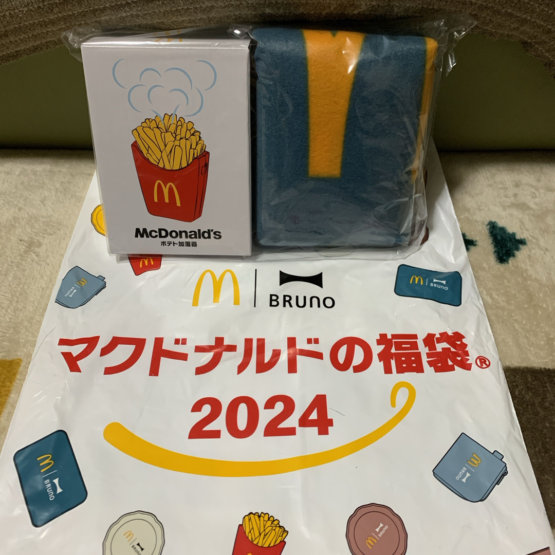 マクドナルド(マクドナルド)のマクドナルドの福袋 2023 & 2024 グッズセット & スタバトートバッグ エンタメ/ホビーのコレクション(ノベルティグッズ)の商品写真