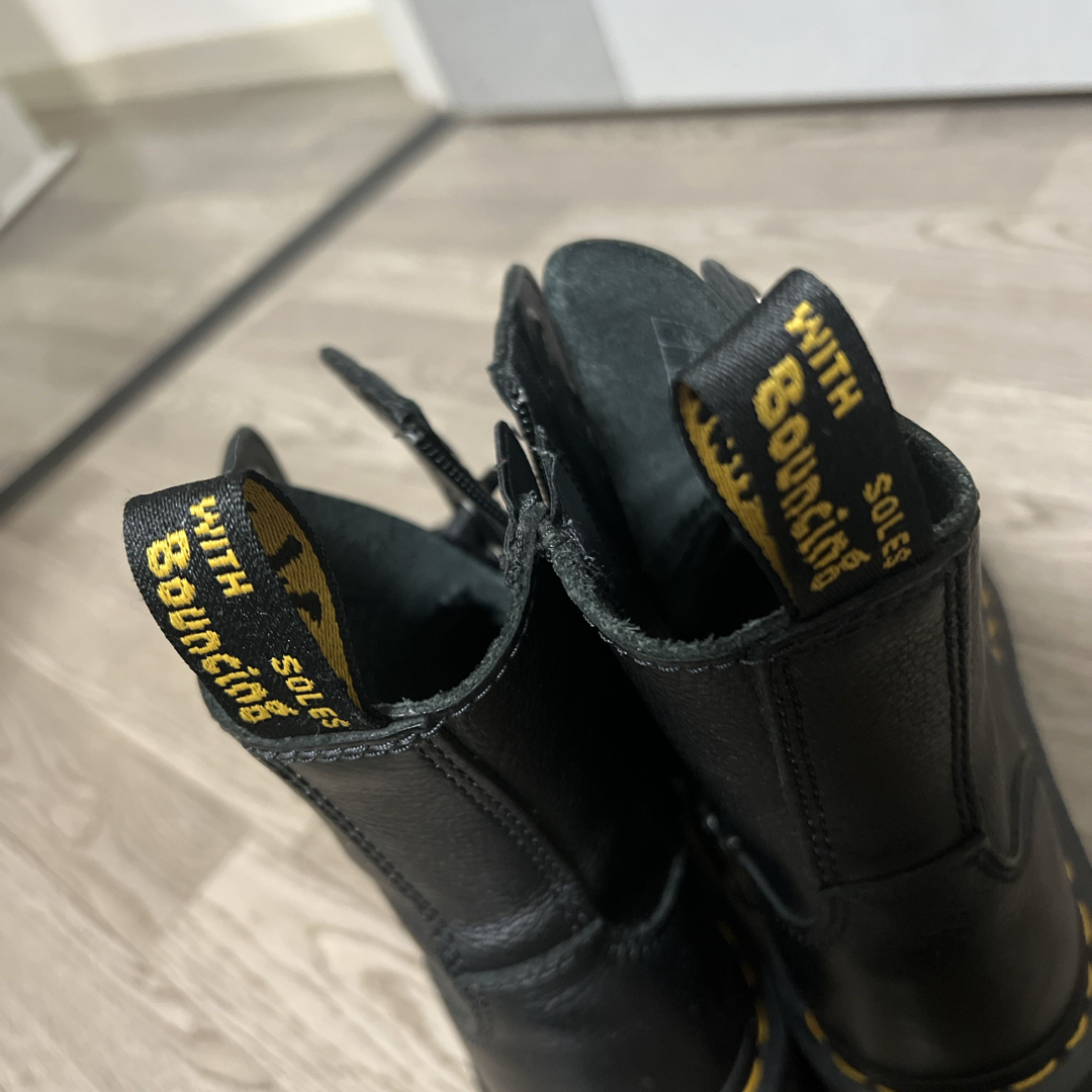 Dr.Martens(ドクターマーチン)のDr.Martens JADON III 8ホール レディースの靴/シューズ(ブーツ)の商品写真