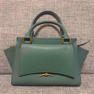 チャールズアンドキース(Charles and Keith)のハクスリートラペーズ トートバッグ /HuxleyTrapeze ToteBag(ハンドバッグ)