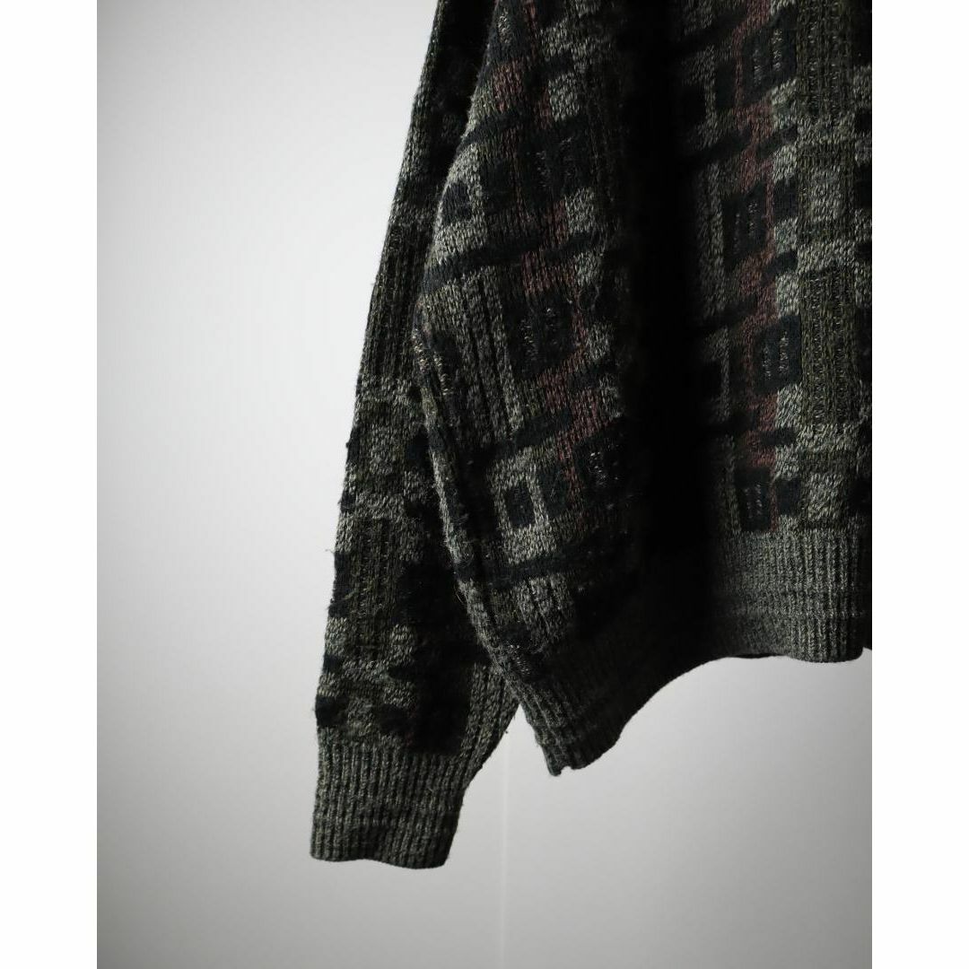 ART VINTAGE(アートヴィンテージ)の【vintage】幾何学 総柄 デザイン ニット セーター 深緑系 USA製 メンズのトップス(ニット/セーター)の商品写真