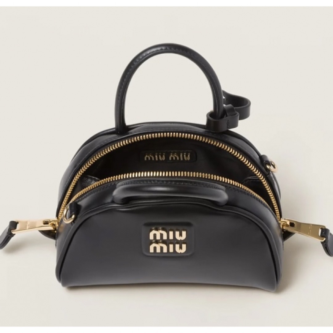 miumiu(ミュウミュウ)の**MiuMiu**　レザー トップハンドルバッグ・ブラック レディースのバッグ(ハンドバッグ)の商品写真