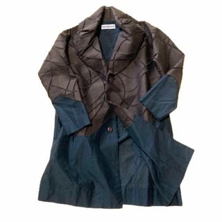 イッセイミヤケ(ISSEY MIYAKE)の【新品未使用】イッセイミヤケ　ISSEY MIYAKE デザインコート　アウター(その他)