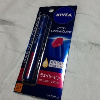 カオウ(花王)のニベア リッチケア&カラーリップ ラズベリーピンク 2g(リップケア/リップクリーム)