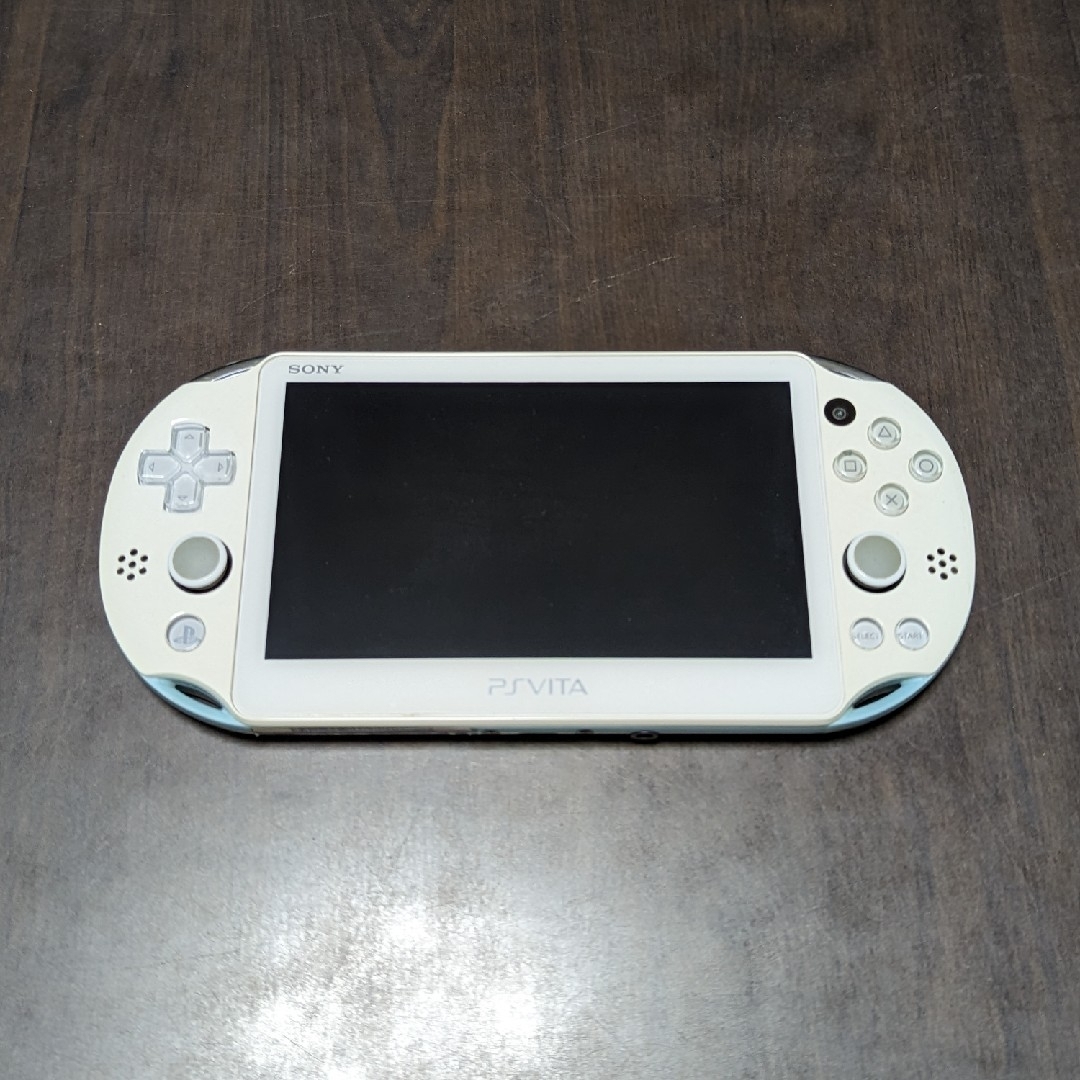 PlayStation Vita(プレイステーションヴィータ)のPS Vita 本体　PCH-2000ZA14 ライトブルー　メモリカード8G付 エンタメ/ホビーのゲームソフト/ゲーム機本体(携帯用ゲーム機本体)の商品写真