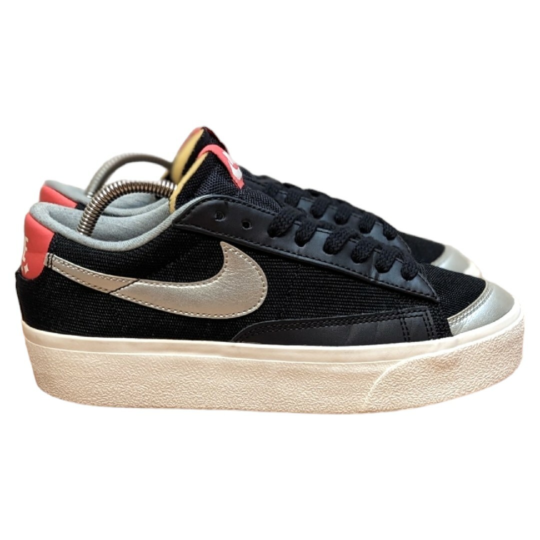 NIKE(ナイキ)のNIKE ナイキ BLAZER LOW 厚底 ブレーザー 23.5cm ブラック レディースの靴/シューズ(スニーカー)の商品写真