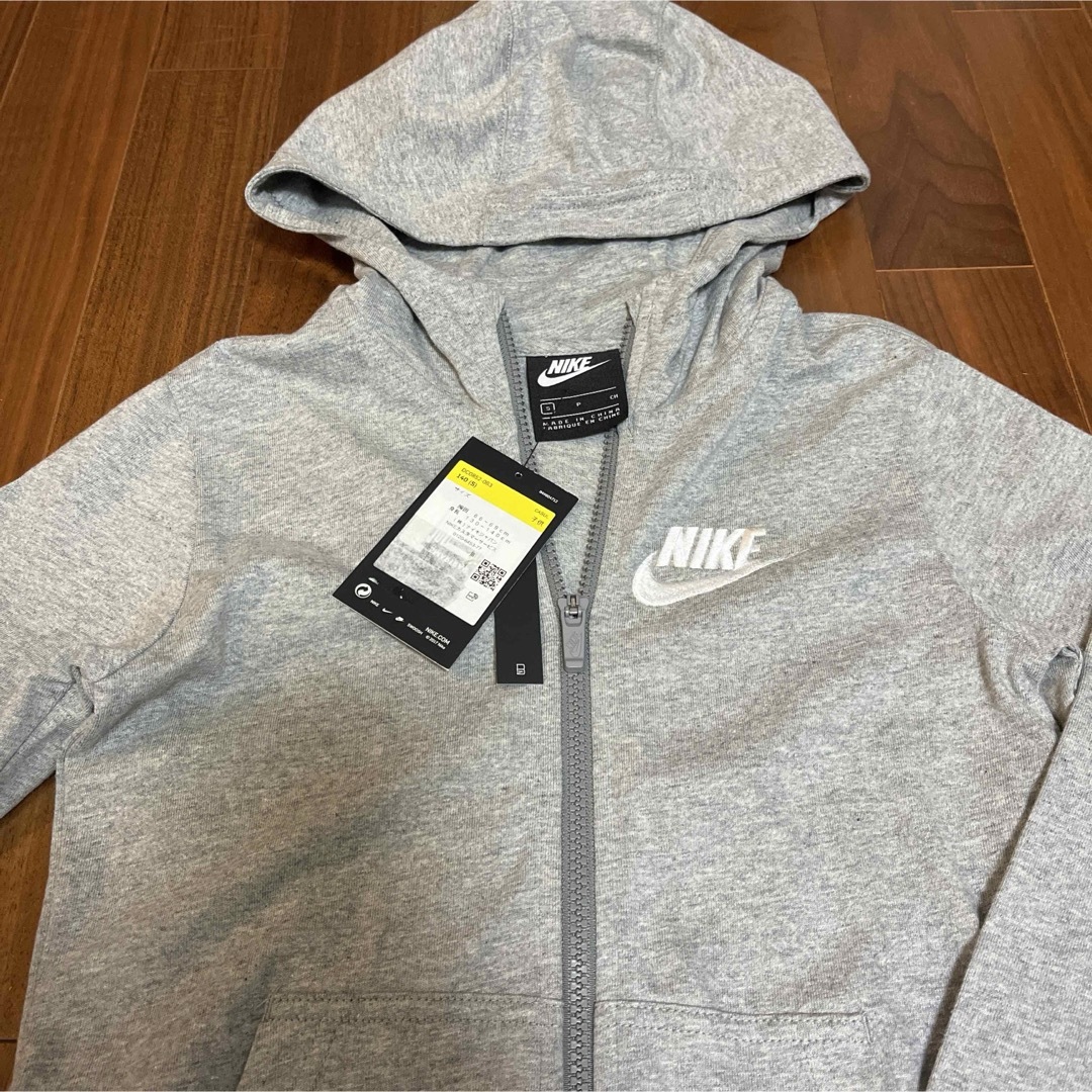 新品未使用 NIKE ナイキ パーカー