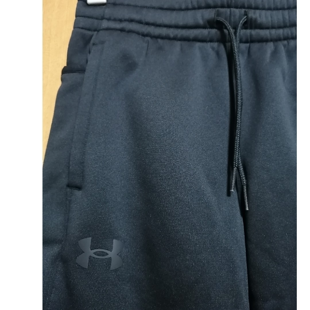 UNDER ARMOUR(アンダーアーマー)の【新品】アンダーアーマー ジュニアジョガーパンツ フリースパンツ 150 キッズ/ベビー/マタニティのキッズ服男の子用(90cm~)(パンツ/スパッツ)の商品写真