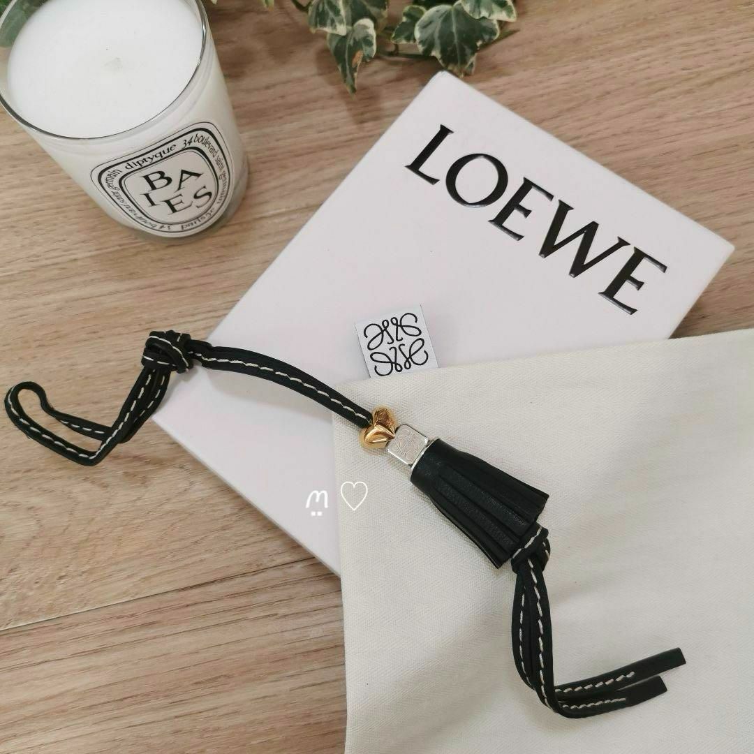 LOEWE(ロエベ)のLOEWE　ロエベ　パーソナライズチャーム　アナグラムダイス　ハート　タッセル レディースのファッション小物(キーホルダー)の商品写真