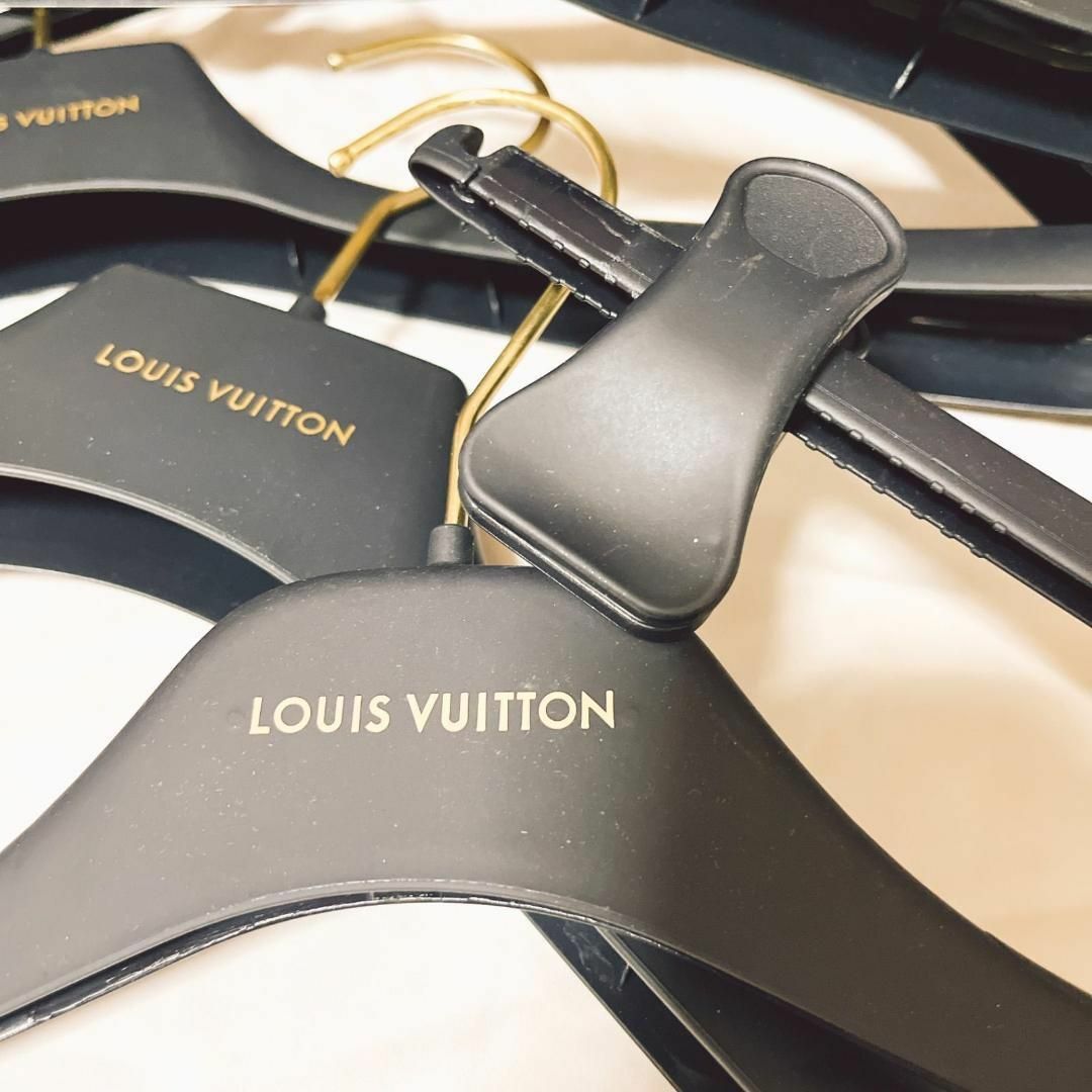 LOUIS VUITTON ルイヴィトン ハンガー8個 ジャケットハンガー インテリア/住まい/日用品の収納家具(押し入れ収納/ハンガー)の商品写真