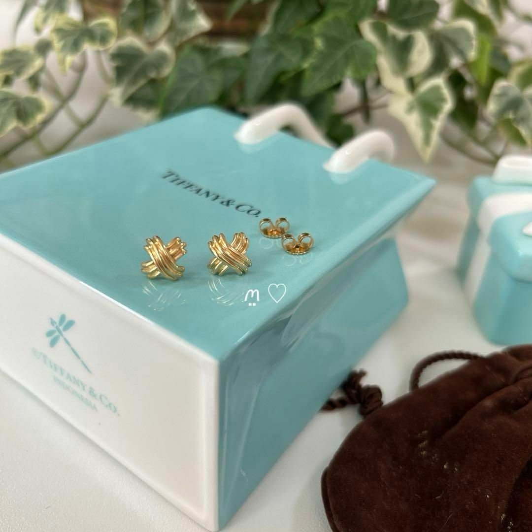 Tiffany & Co.(ティファニー)のティファニー　シグネチャーピアス　k18イエローゴールド　クロスステッチ レディースのアクセサリー(ピアス)の商品写真