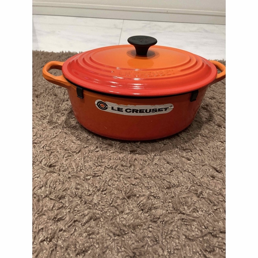 LE CREUSET(ルクルーゼ)のル・クルーゼ　ココットオーバル　オレンジ インテリア/住まい/日用品のキッチン/食器(鍋/フライパン)の商品写真