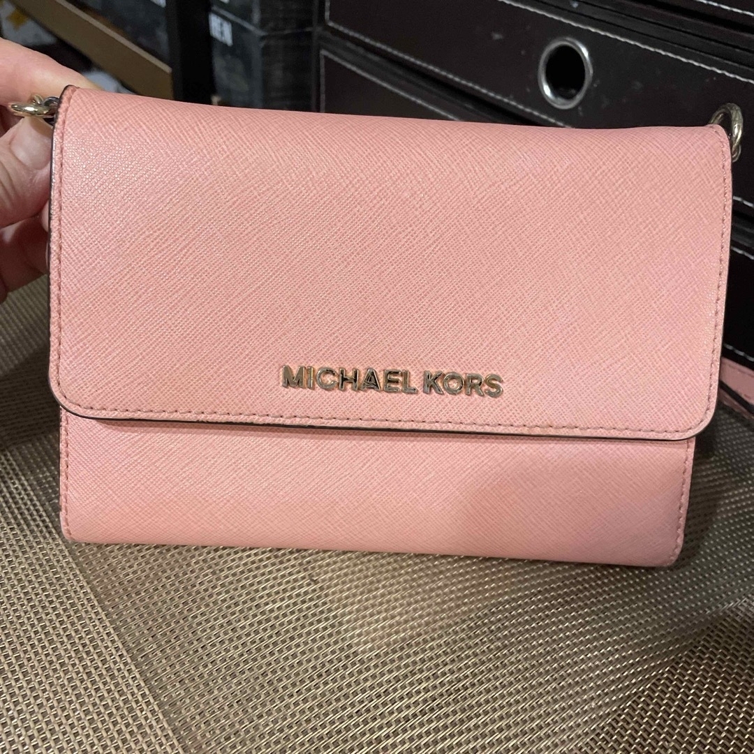 Michael Kors(マイケルコース)のお値下げ中‼️❤︎美品✨マイケルコース✨ショルダーバック レディースのバッグ(ショルダーバッグ)の商品写真