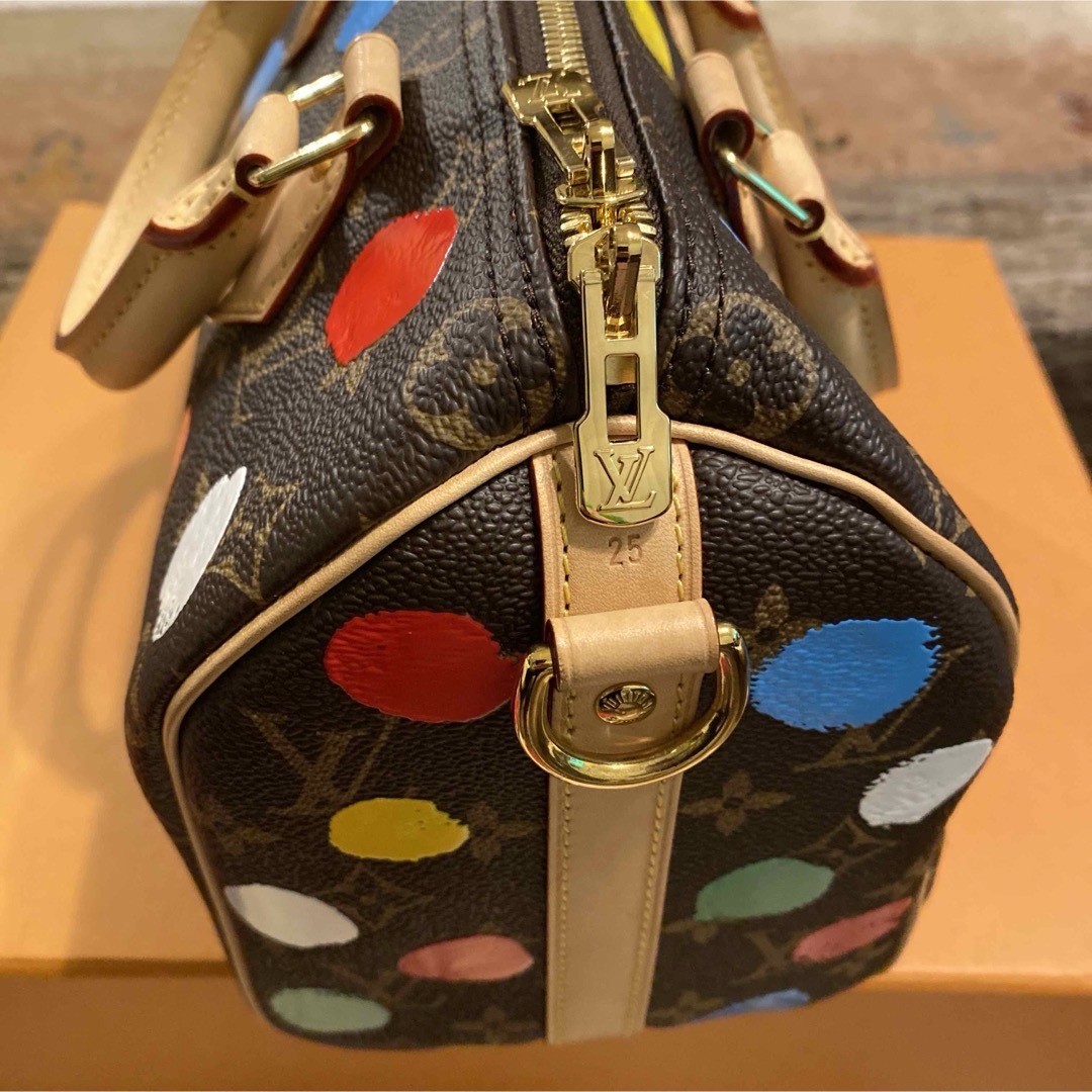 LOUIS VUITTON(ルイヴィトン)のルイヴィトン 草間彌生コラボ バンドリエール25 美品 レディースのバッグ(ショルダーバッグ)の商品写真