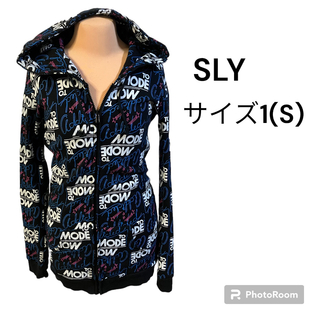 スライ(SLY)のSLY 総ロゴ柄　ジップアップパーカー　ブラック(パーカー)