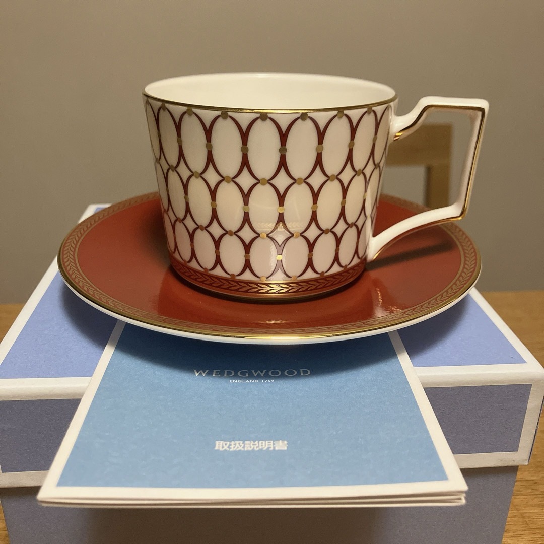 WEDGWOOD(ウェッジウッド)の未使用　箱付き　ウェッジウッド　ルネッサンス　レッド　カップ&ソーサー インテリア/住まい/日用品のキッチン/食器(食器)の商品写真