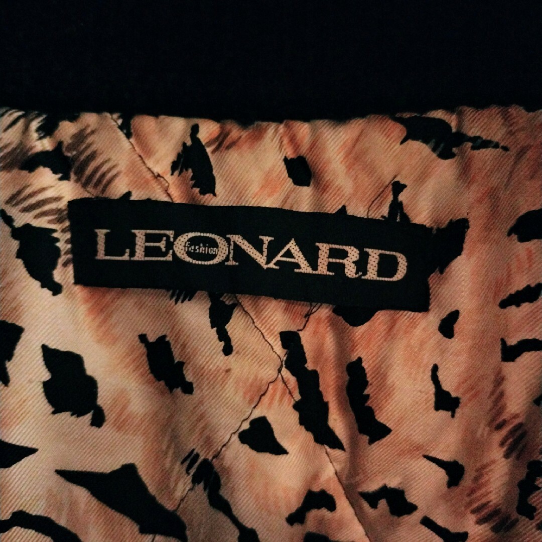 LEONARD(レオナール)の定価20万円程度★良好★レオナール★ブラックロングコート レディースのジャケット/アウター(ロングコート)の商品写真