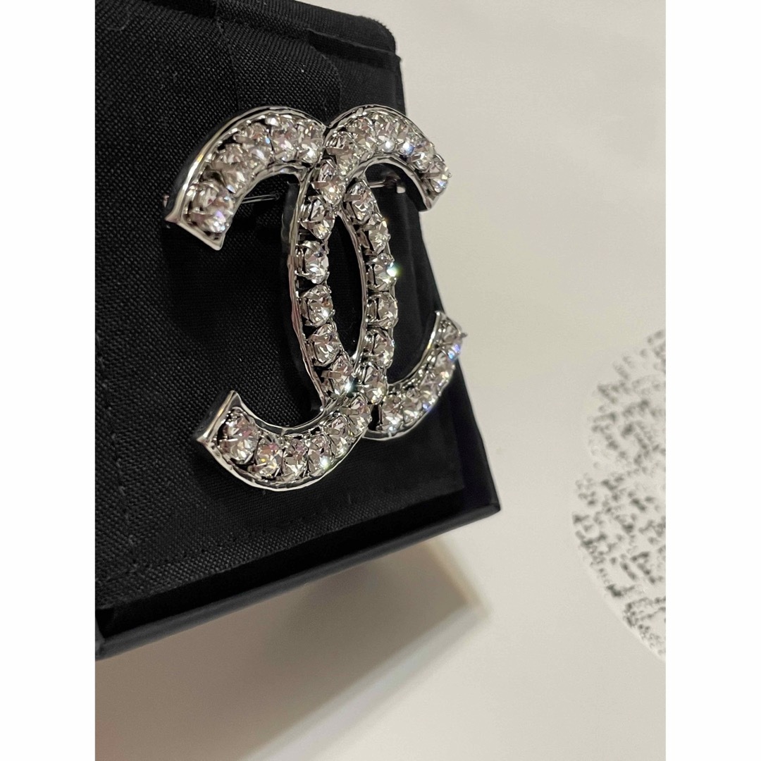 CHANEL シャネル ブローチ シルバー ココマーク 新品 未使用 限定 完売 CHANEL シャネル ブローチ シルバー ココマーク 新品 未使用 限定 完売