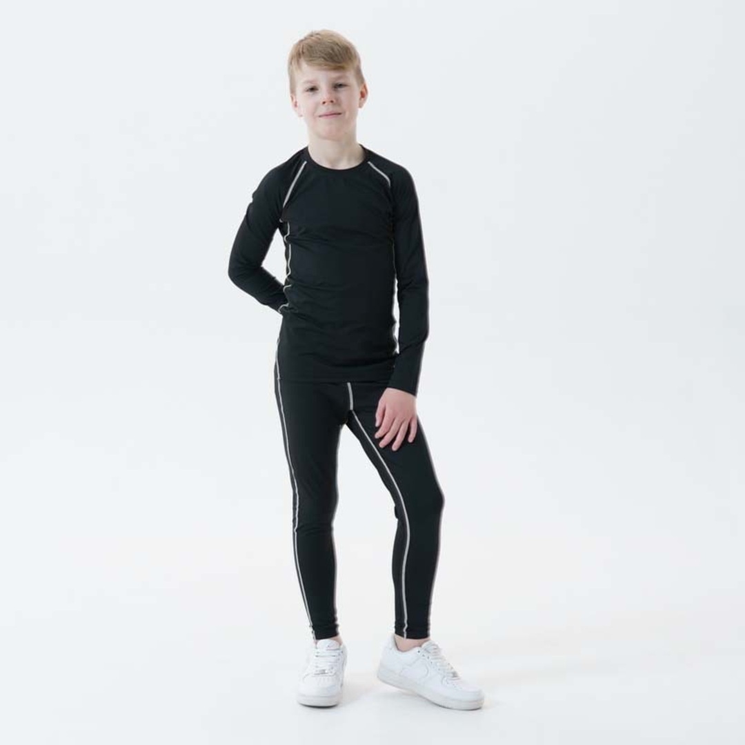 男の子　女の子　コンプレッションウェア　１３０cm キッズ キッズ/ベビー/マタニティのキッズ服男の子用(90cm~)(その他)の商品写真