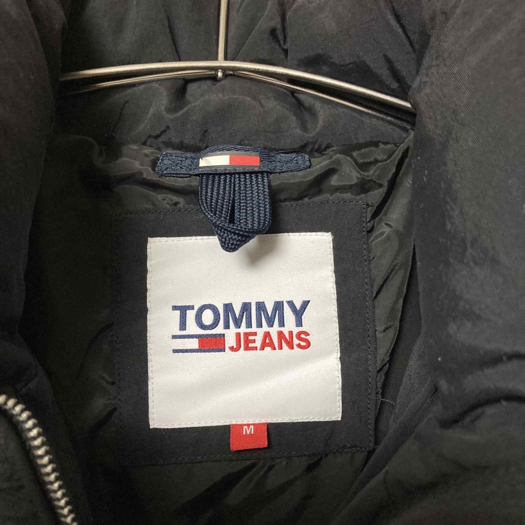 TOMMY HILFIGER(トミーヒルフィガー)の【美品】トミージーンズ　ダウンコート　刺繍ロゴ　肩ロゴ　ダウンジャケット　m 黒 レディースのジャケット/アウター(ダウンコート)の商品写真