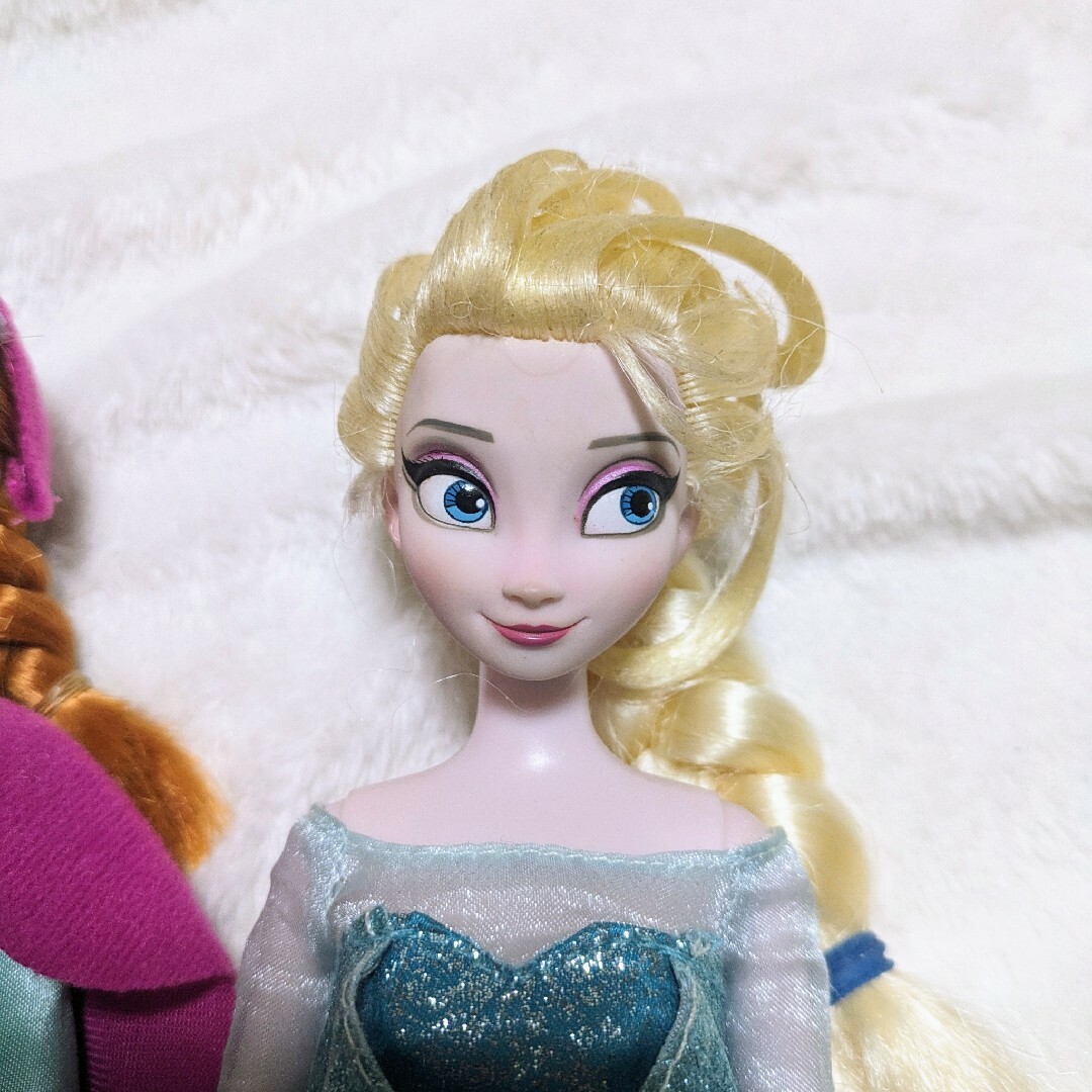 アナと雪の女王(アナトユキノジョオウ)のディズニーストア　アナ雪　人形　クラシックドール　美品　レア　エルサ　アナ キッズ/ベビー/マタニティのおもちゃ(ぬいぐるみ/人形)の商品写真