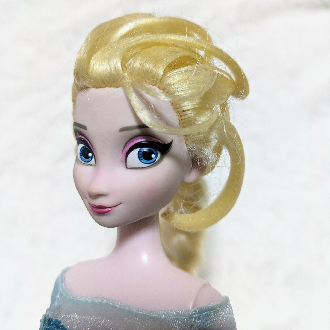 アナと雪の女王(アナトユキノジョオウ)のディズニーストア　アナ雪　人形　クラシックドール　美品　レア　エルサ　アナ キッズ/ベビー/マタニティのおもちゃ(ぬいぐるみ/人形)の商品写真