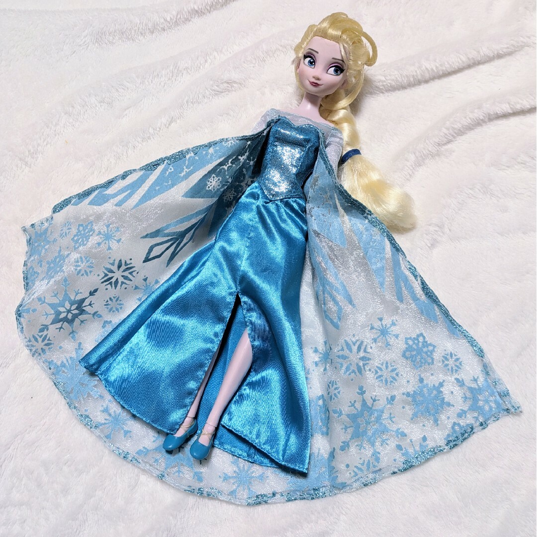 アナと雪の女王(アナトユキノジョオウ)のディズニーストア　アナ雪　人形　クラシックドール　美品　レア　エルサ　アナ キッズ/ベビー/マタニティのおもちゃ(ぬいぐるみ/人形)の商品写真