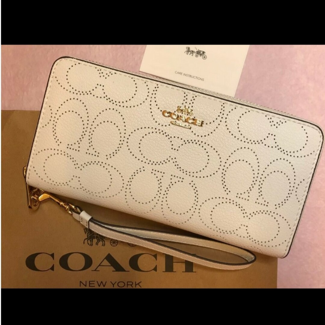 新品　COACH　長財布　ラウンドファスナー　ホワイト　シグネチャー　小銭入れ有 | フリマアプリ ラクマ