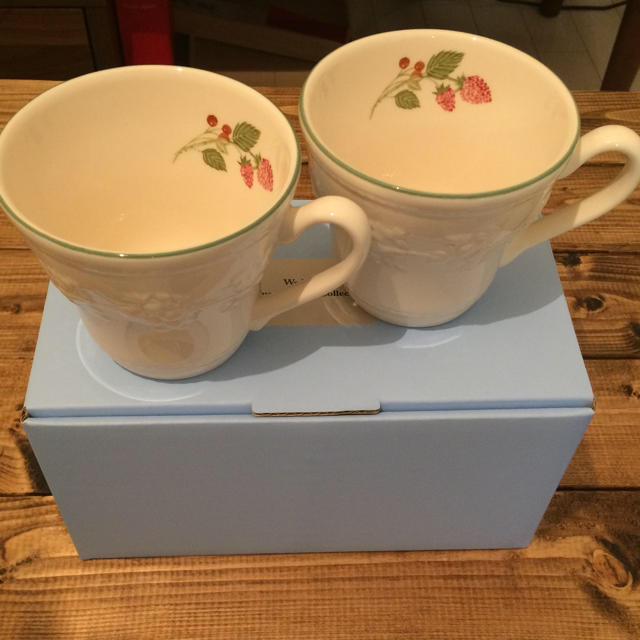 WEDGWOOD(ウェッジウッド)の新品！ウェッジウッドペアマグカップ インテリア/住まい/日用品のキッチン/食器(グラス/カップ)の商品写真