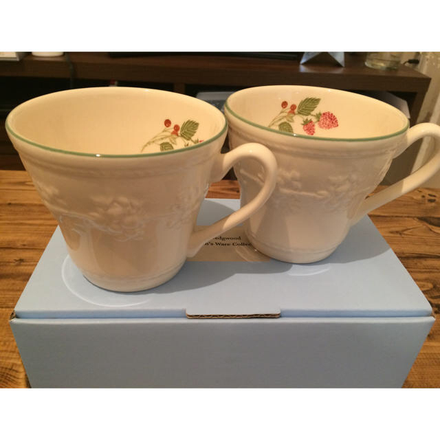 WEDGWOOD(ウェッジウッド)の新品！ウェッジウッドペアマグカップ インテリア/住まい/日用品のキッチン/食器(グラス/カップ)の商品写真