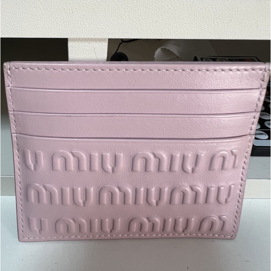 miumiu(ミュウミュウ)のmiumiu カードケース ピンク 正規品 レディースのファッション小物(パスケース/IDカードホルダー)の商品写真