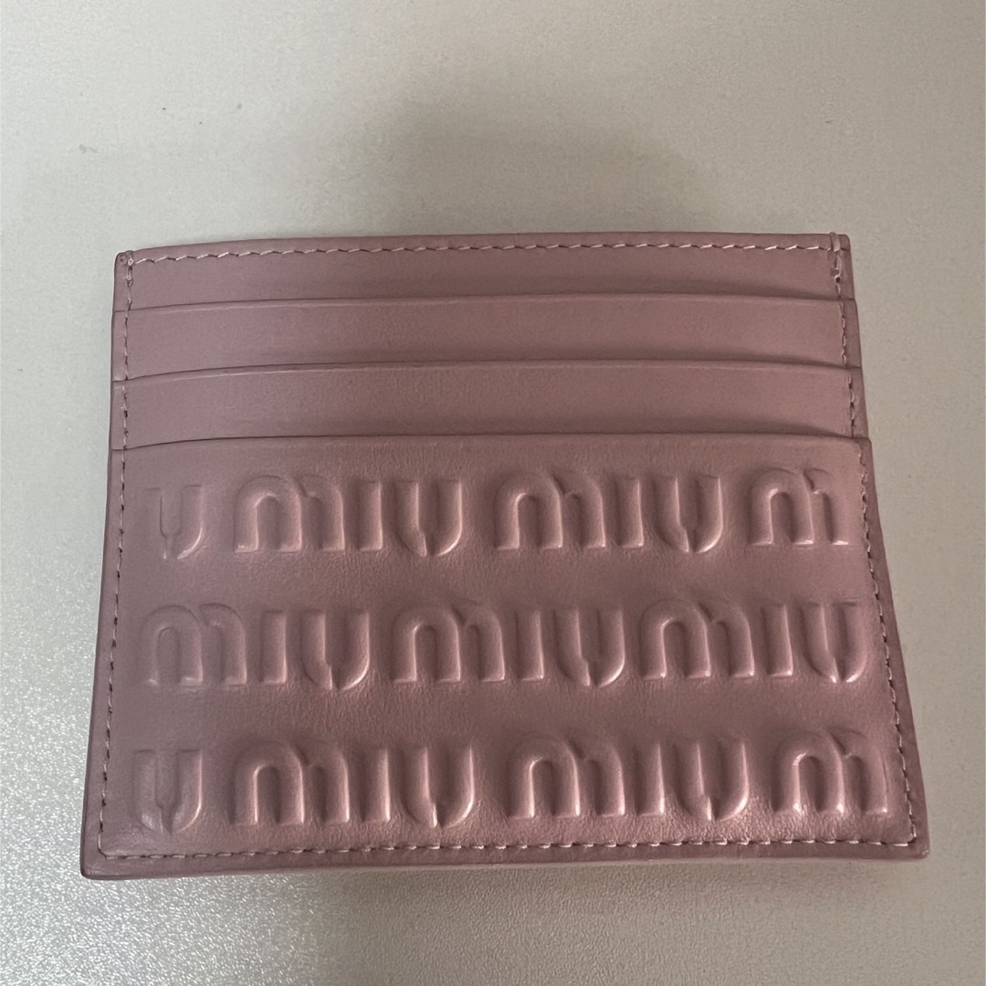 miumiu(ミュウミュウ)のmiumiu カードケース ピンク 正規品 レディースのファッション小物(パスケース/IDカードホルダー)の商品写真