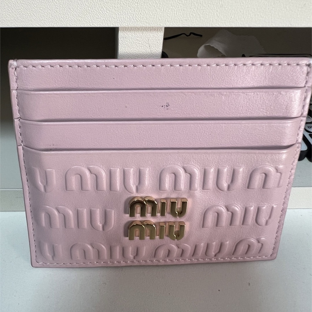 miumiu(ミュウミュウ)のmiumiu カードケース ピンク 正規品 レディースのファッション小物(パスケース/IDカードホルダー)の商品写真