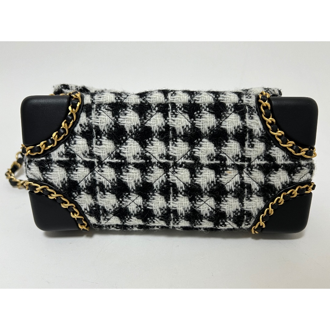 千鳥格子柄がカワイイ♪【CHANEL】チェーンウォレット 千鳥格子柄がコーデのポイントに☆CHANEL チェーンウォレット