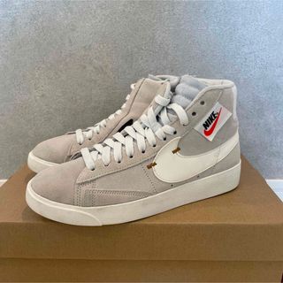 ナイキ(NIKE)のナイキ ウィメンズ ブレーザー ミッド レベル  オフホワイト 23cm(スニーカー)