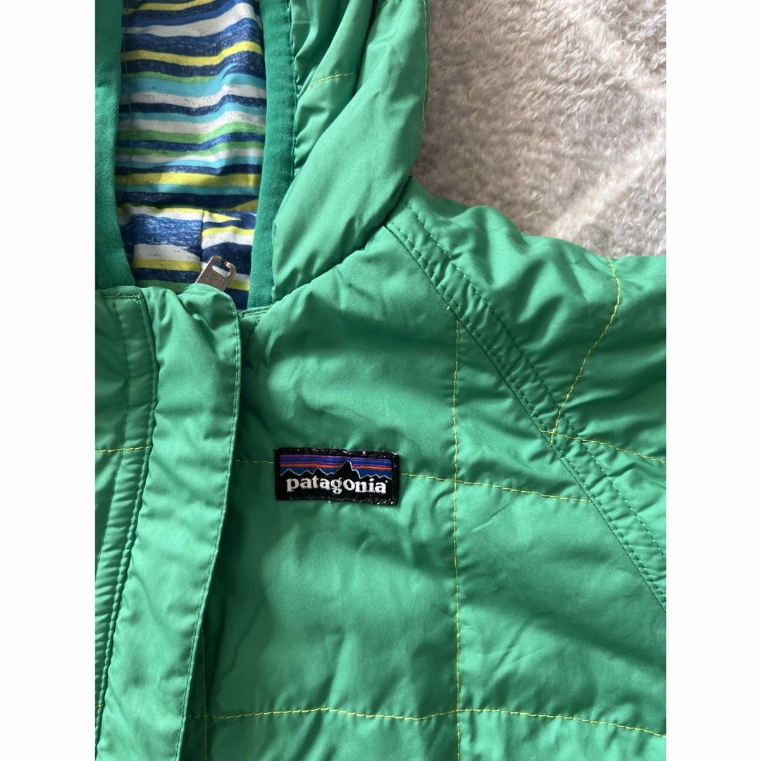 patagonia(パタゴニア)のPatagonia   6M  ベビー リバーシブル パフボール バンティング キッズ/ベビー/マタニティのキッズ服女の子用(90cm~)(ジャケット/上着)の商品写真