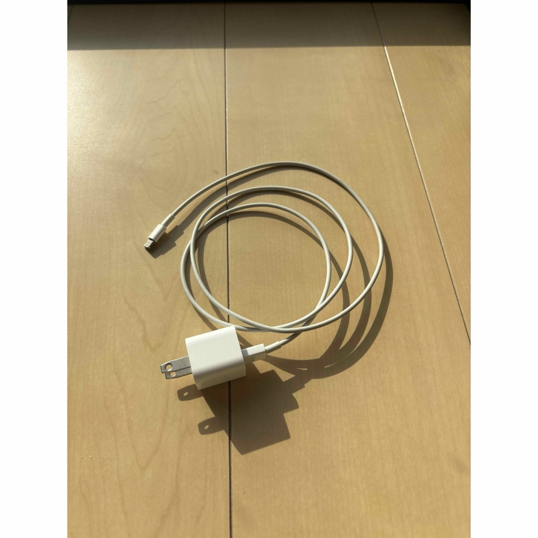 Apple(アップル)のiPhone充電器 スマホ/家電/カメラのスマートフォン/携帯電話(バッテリー/充電器)の商品写真